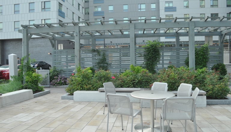 Loop patio