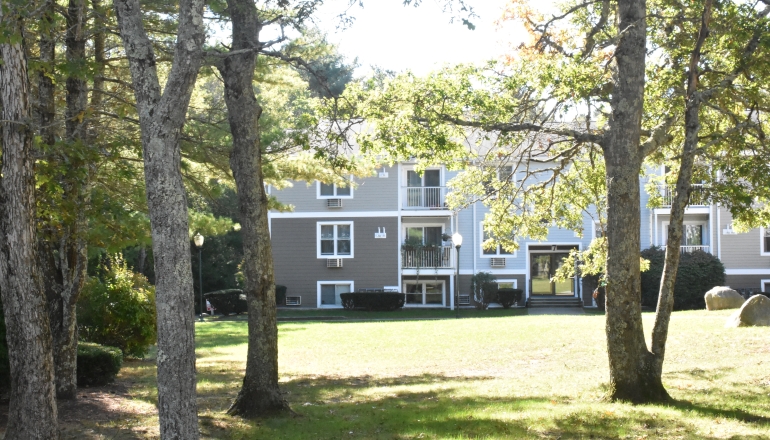 Brandy Hill Apartments grounds