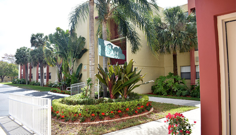 Cutler Meadows Glen Apartments plants 