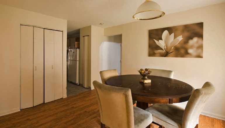 Bay Meadow Apartments unit dining room