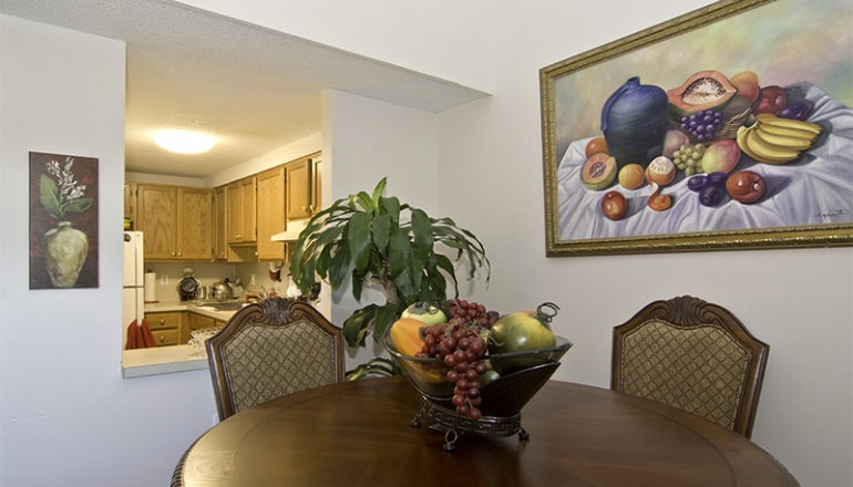 Chestnut Gardens unit dining room