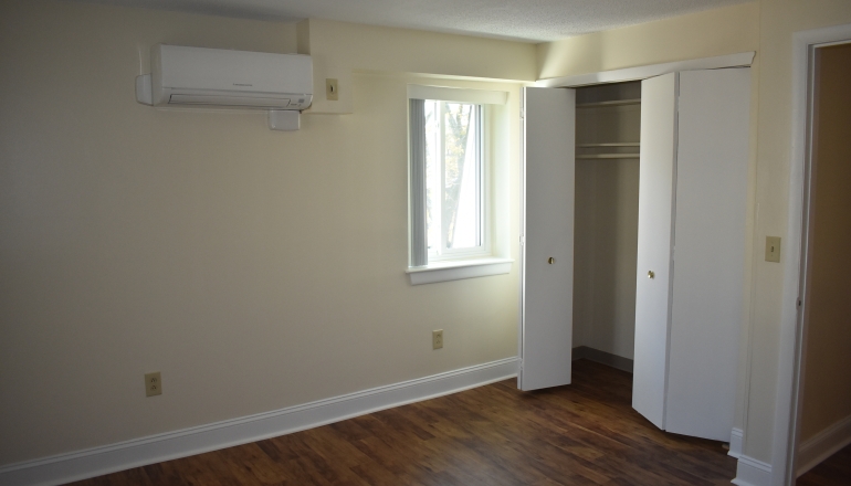 Briston Arms Apartments bedroom