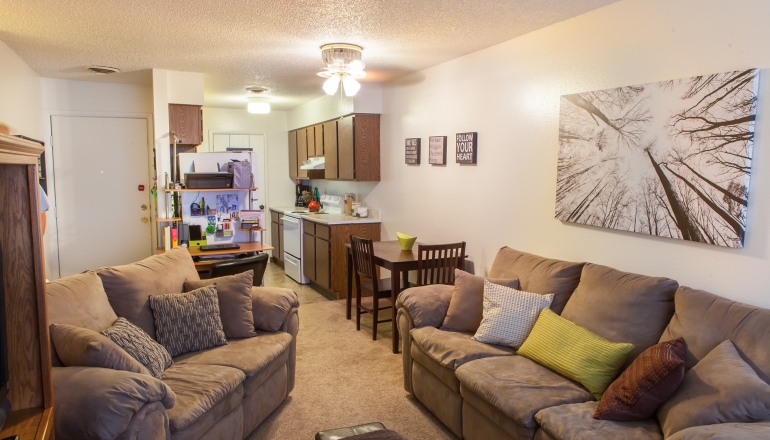 Country Club Village I livingroom