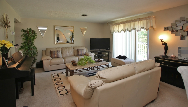 Cromwell Court unit living room